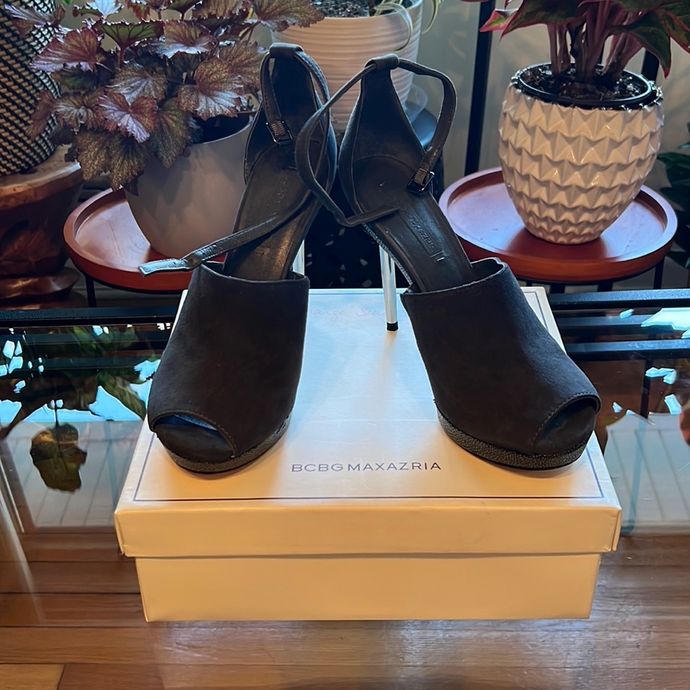 Gently warn 4” ankle strap heels!